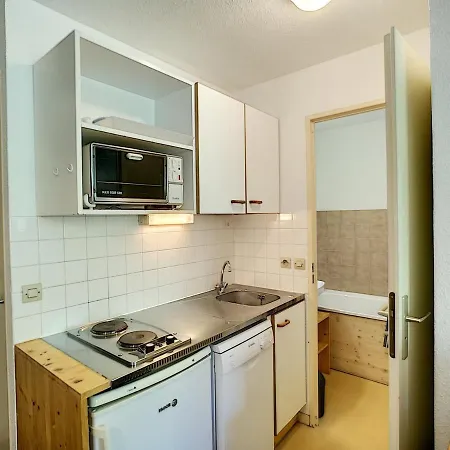 Apartment Au Pied Des Pistes, 2 Pieces Pour 4 Pers, Parking Gratuit, Wi-fi, Les Menuires - Fr-1-178-6 *